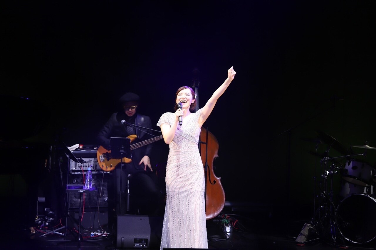 saraが“これまで・今・これから”を詰め込んだ初ソロライブ「Wholeheartedly」大阪へ