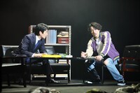 舞台「死ねばいいのに」より。（撮影：深田大介）