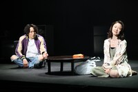 舞台「死ねばいいのに」より。（撮影：深田大介）