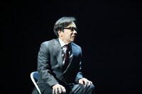 舞台「死ねばいいのに」より。（撮影：深田大介）