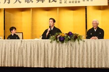 左から小川大晴、中村梅枝、中村時蔵。