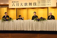 左から中村獅童、小川大晴、中村梅枝、中村時蔵。