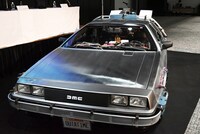 劇団四季 ミュージカル「バック・トゥ・ザ・フューチャー」製作発表会の会場に飾られていたタイムマシン・デロリアン。津和敏夫氏が自身で改造したものが、本日の会見のために貸し出された。