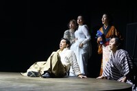 椿組2024年新春公演「ガス灯は檸檬のにほひ」より。