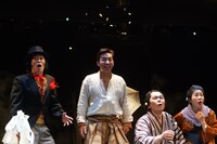 椿組2024年新春公演「ガス灯は檸檬のにほひ」より。