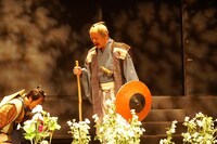 椿組2024年新春公演「ガス灯は檸檬のにほひ」より。