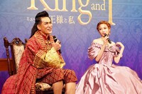 左から北村一輝、明日海りお。