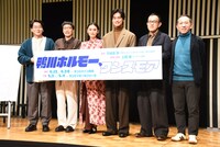 左から浦井のりひろ、平井まさあき、八木莉可子、中川大輔、上田誠、万城目学。