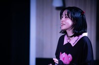 コンプソンズ #12「岸辺のベストアルバム!!」より。（撮影：塚田史香）