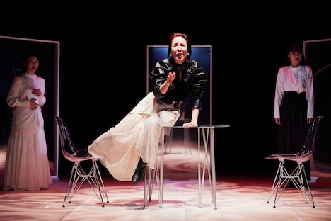 サラダボール「サド侯爵夫人」より。（撮影：加藤晋平）