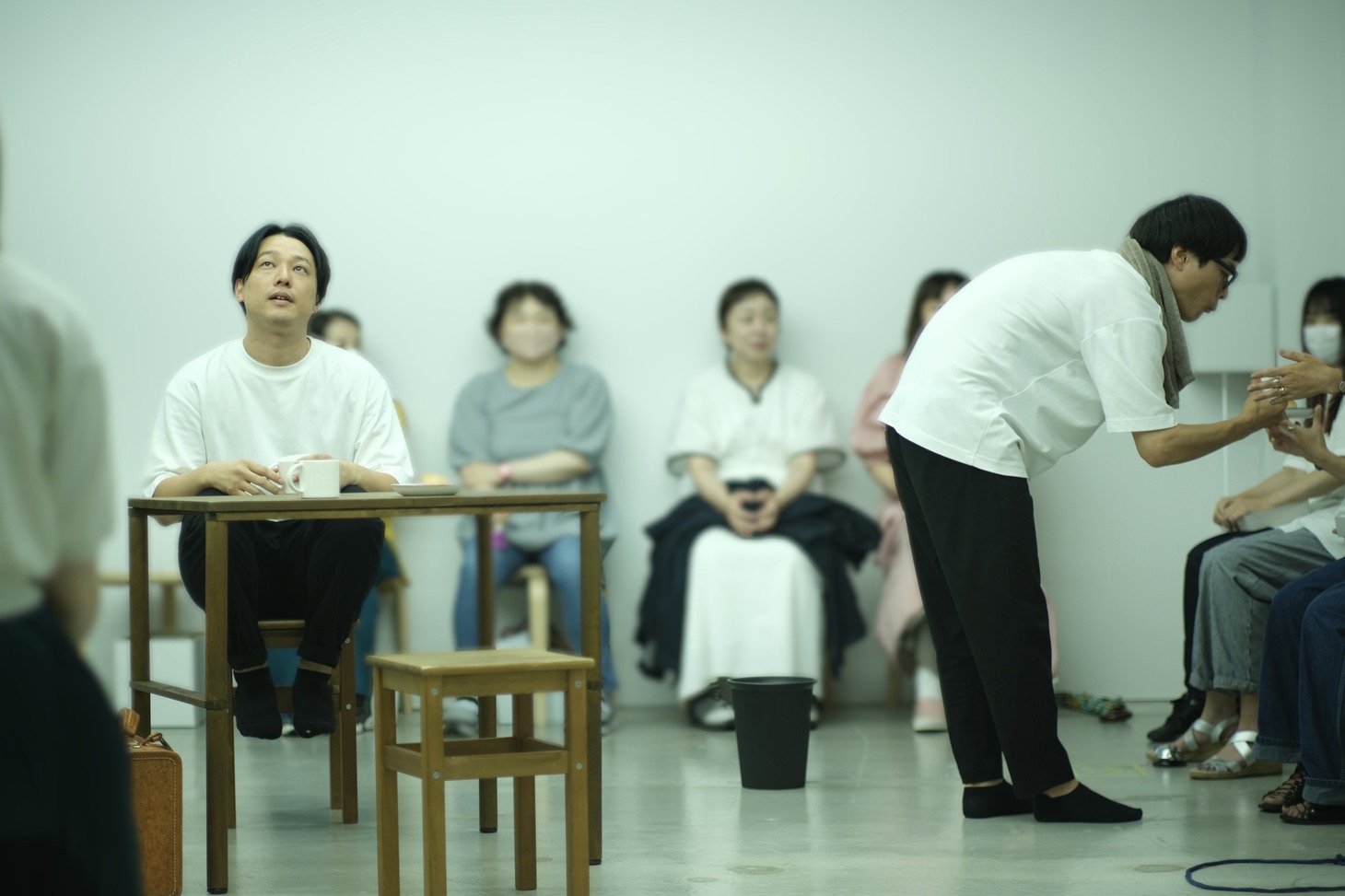 ゼロコ「モノノメ」2023年公演より、“机”。(c)明石真由美