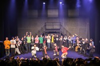 2023年12月末に上演された15周年記念公演、劇団壱劇屋 15th year FINAL「Ｗ／Ｅ」より。（撮影：河西沙織）