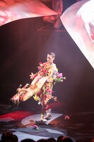 2023年12月末に上演された15周年記念公演、劇団壱劇屋 15th year FINAL「Ｗ／Ｅ」より。（撮影：河西沙織）