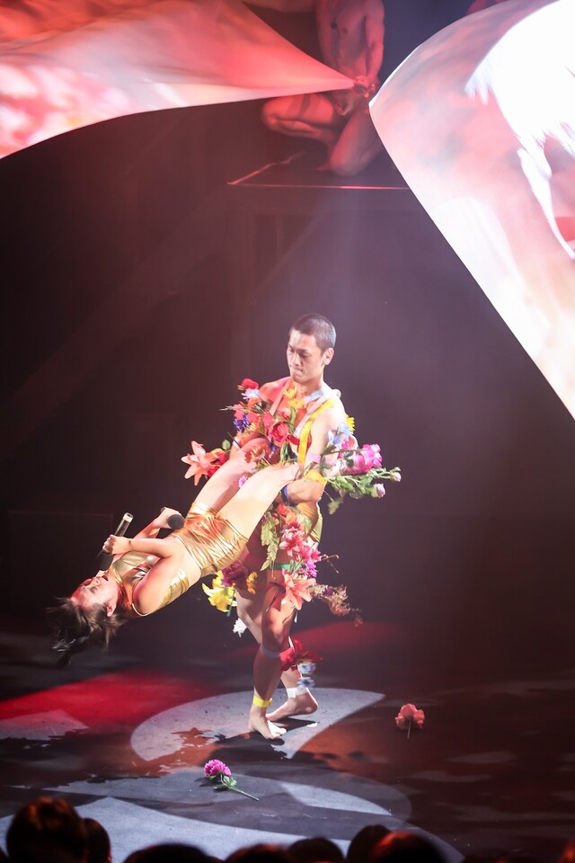 2023年12月末に上演された15周年記念公演、劇団壱劇屋 15th year FINAL「Ｗ／Ｅ」より。（撮影：河西沙織）