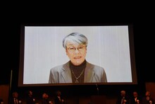 阿知波悟美からのビデオメッセージ。