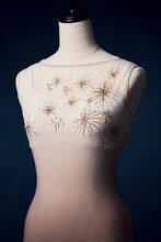 オニール八菜とのコラボレーション商品。スカート「ロマンティックチュチュボン」』はホワイト、ブラックの2色展開。