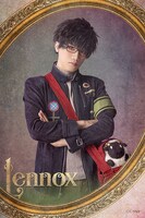 白柏寿大扮するレノックス。