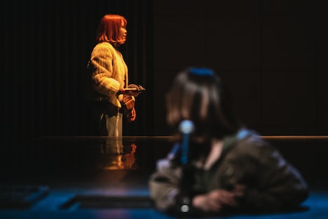 ブルーエゴナク 新作本公演「いま、反転のまっただなかで」より。