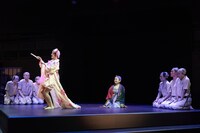 オフィスコットーネプロデュース「兵卒タナカ」より。（撮影：杉能信介）