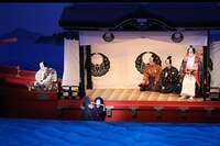 「源平布引滝」より、「竹生島遊覧」の様子。(c)大阪文化芸術事業