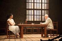 「密航者～波濤をこえて～」（2022年沖縄公演）より。（撮影：普久原朝日）