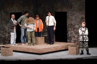 劇団かもめんたる 第13回公演「ゾンビいまさら」より。