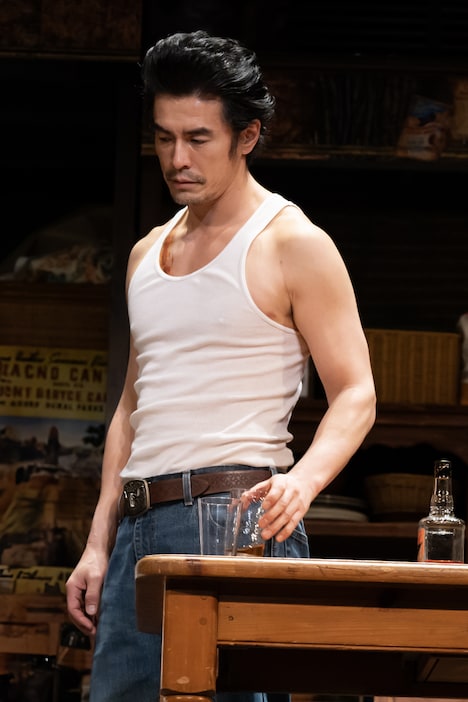 舞台「欲望という名の電車」より。