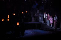 オレンヂスタ 第11回公演「街窩の燈火」より。（撮影：羽鳥直志）