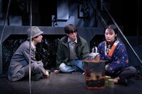 オレンヂスタ 第11回公演「街窩の燈火」より。（撮影：羽鳥直志）