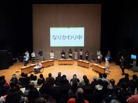 松井周の標本室×三重県文化会館「なりかわり標本会議」試演会の様子。（撮影：松原豊）