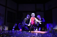 THE36号線「大きな子どもと小さな大人」より。（撮影：島田拓身）