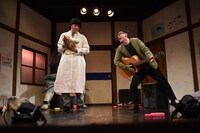 THE36号線「大きな子どもと小さな大人」より。（撮影：島田拓身）