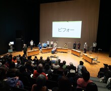 松井周の標本室×三重県文化会館「なりかわり標本会議」試演会の様子。（撮影：松原豊）