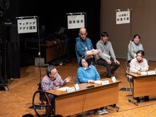 松井周の標本室×三重県文化会館「なりかわり標本会議」試演会の様子。（撮影：松原豊）