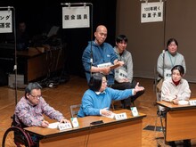 松井周の標本室×三重県文化会館「なりかわり標本会議」試演会の様子。（撮影：松原豊）