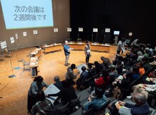 松井周の標本室×三重県文化会館「なりかわり標本会議」試演会の様子。（撮影：松原豊）