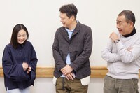 「ボイラーマン」取材会より。左から安達祐実、田中哲司、でんでん。（撮影：和田裕也）