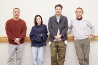 「ボイラーマン」取材会より。左から赤堀雅秋、安達祐実、田中哲司、でんでん。（撮影：和田裕也）