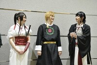 舞台「地獄楽-終の章-」囲み取材の様子。