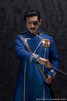 谷口賢志扮するキング・ブラッドレイ。