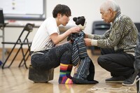 「埼玉回遊〈特大号！〉 ～風と土地のロマンス」稽古の様子。（撮影：大洞博靖）