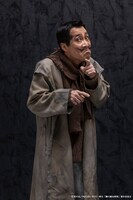 大石継太扮するヨキ。