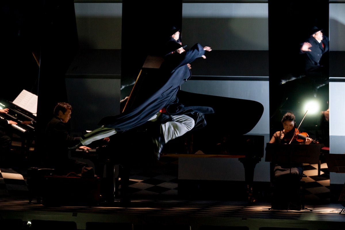 「Music Program TOKYO シアター・デビュー・プログラム『ラヴェル最期の日々』《新制作》」より。（撮影：飯田耕治、提供：東京文化会館）