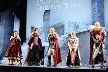 談笑するキャストたち。左から鈴木紗理奈、武藤潤、吉田仁人、川上千尋、前川泰之。