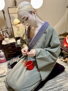 なんと楽屋でチョコ作りを始めた米吉。編集部もびっくり。