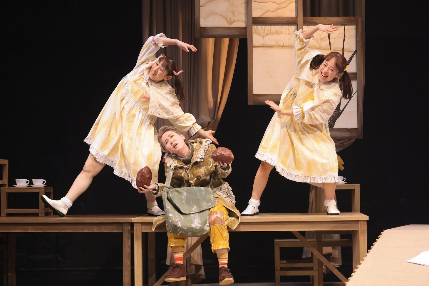 劇団銅鑼創立50周年記念公演 第2弾 No.57「ふしぎな木の実の料理法～こそあどの森の物語～」より。