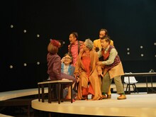 兵庫県立ピッコロ劇団 第78回公演 ピッコロシアタープロデュース「ロボット-RUR-」より。（撮影：堀川高志 / kutowans studio）