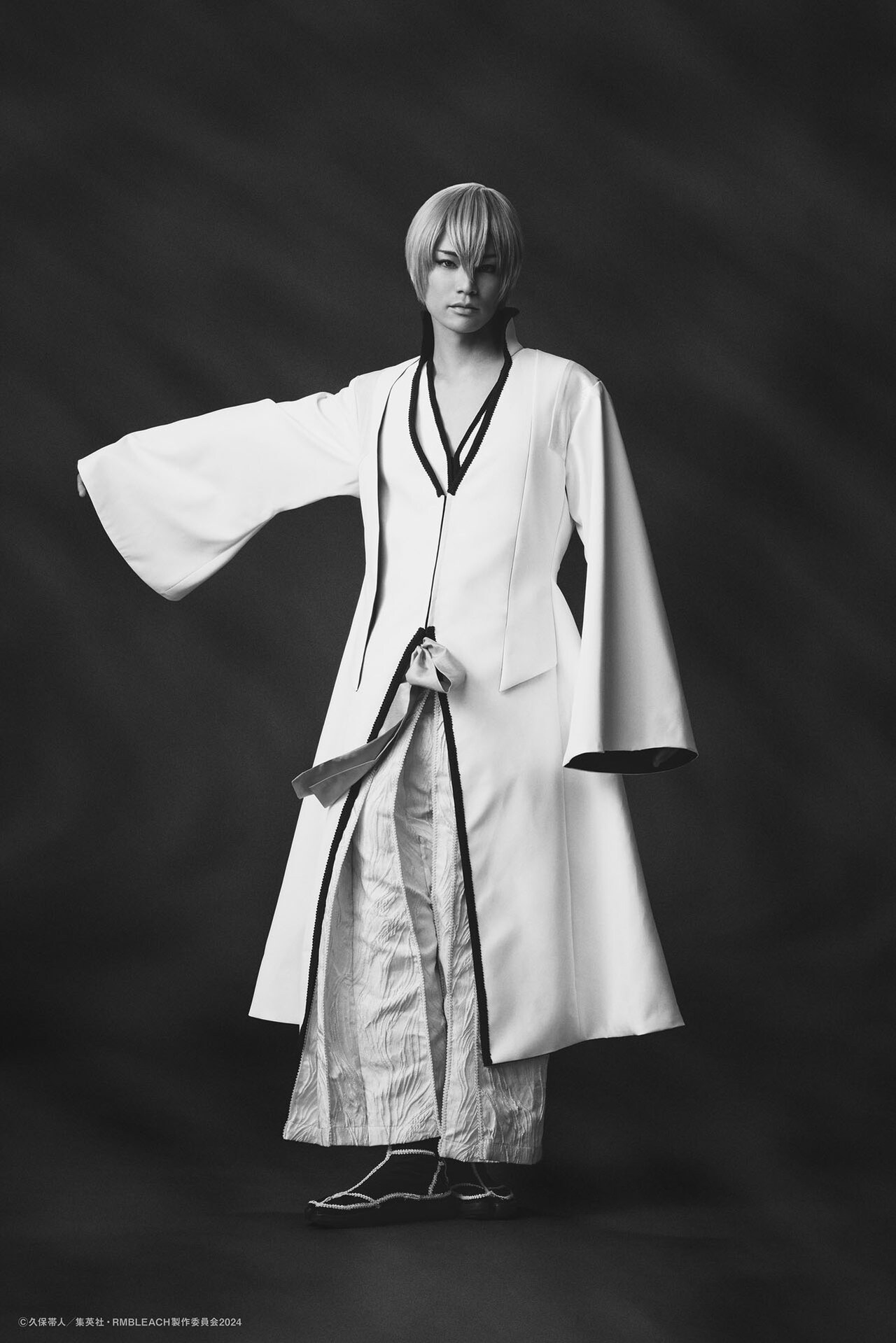 秋沢健太朗扮する市丸ギン。 - 「ROCK MUSICAL BLEACH」最新作は