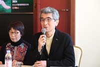 栗城宏（中央）