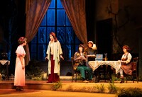 KERA CROSS 第5弾「骨と軽蔑」より。（撮影：引地信彦　写真提供：東宝 キューブ）